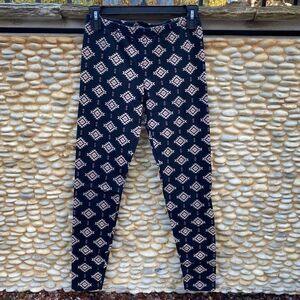 Forever 21 Black Leggings with diamond pattern. Size medium. EUC!